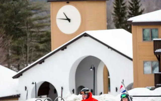 Mountain Lodge At Okemo-1br Fireplace & Updated Kitchen 1 Bedroom Condo by RedAwning