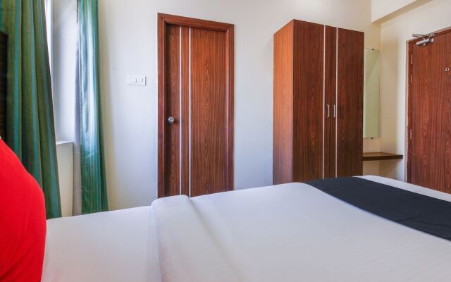 OYO 8941 Hotel Golden Leaves