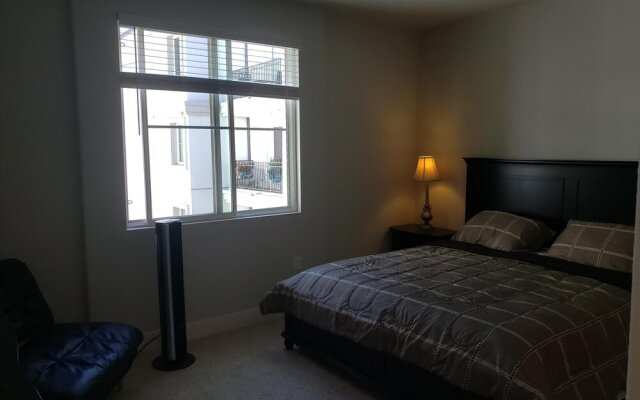 Yes it s Right 2 Suites and 3 Baths in the Heart of San Diego FB2
