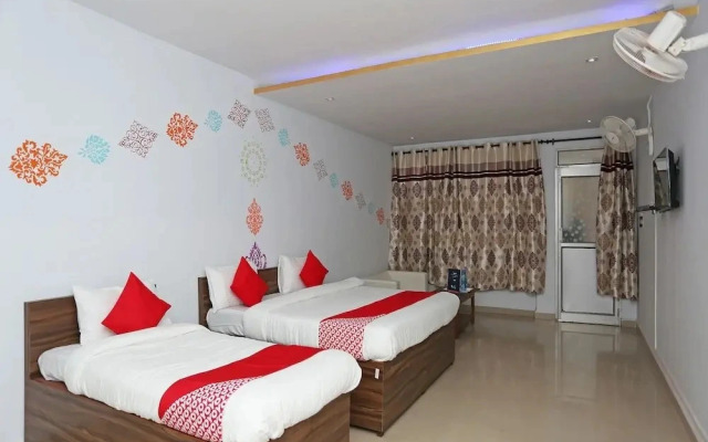 The Palms Resort By OYO Rooms
