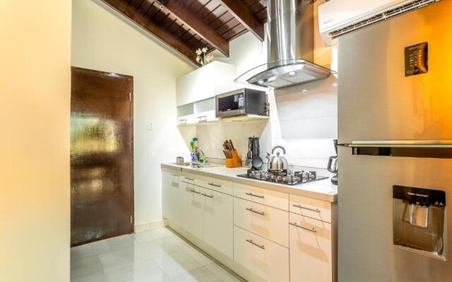 Apartment With Charming Patio+ BBQ Near Beach! Free Util's