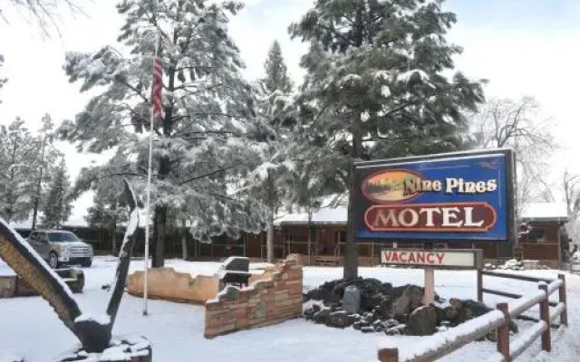 Nine Pines Motel