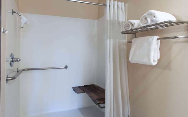 Ramada by Wyndham Glendale Heights/Lombard