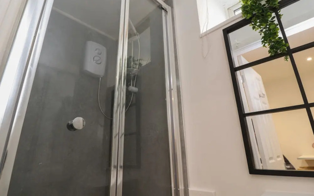 Basement Flat 43