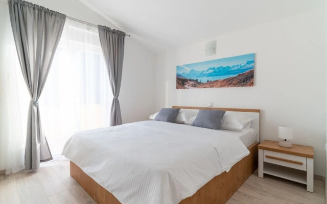 Lux 3 - Heated Pool - A6