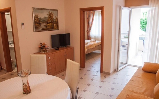 Karolinas - Parking - A1-yellow