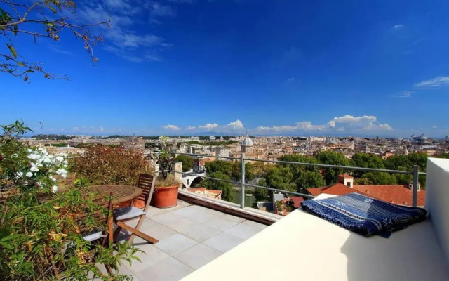Sant Onofrio Terrace Apartment
