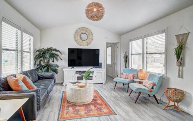 Chat N Chill Lounge NS801