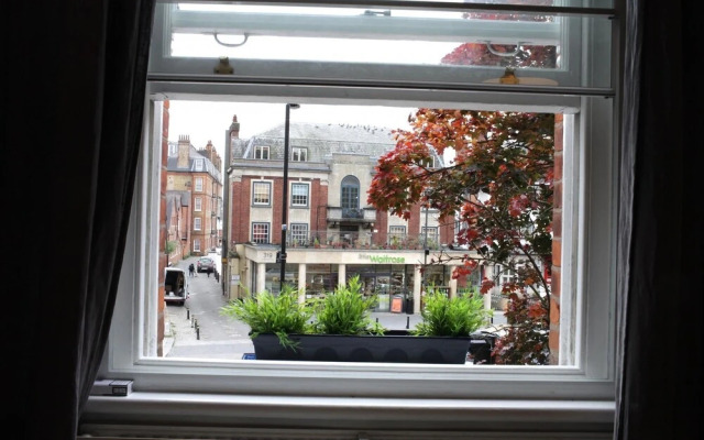 Trendy 2BD Flat in West Hampstead