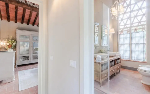 Villa Lina in Lucca With 4 Bedrooms and 3 Bathrooms