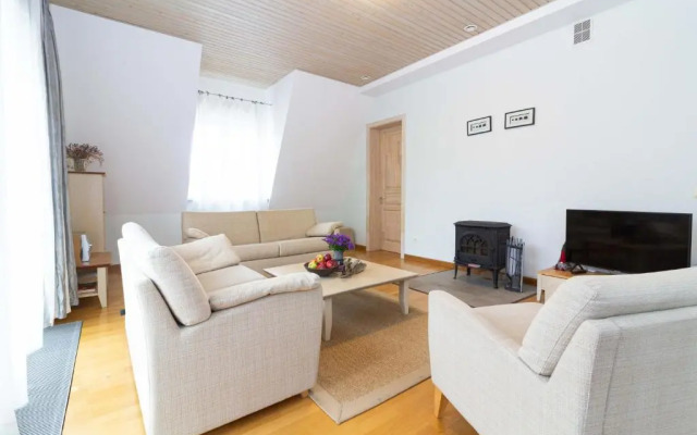 -V66- Apartment, By Cohost