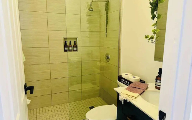 Jungle House Downtown Columbus – Modern Boutique Suites