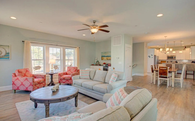 BB31 - Beach Please Community pool