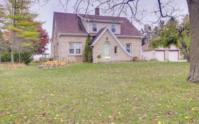 Lakefront Algoma Home w/ Deck, Grill & Fireplace
