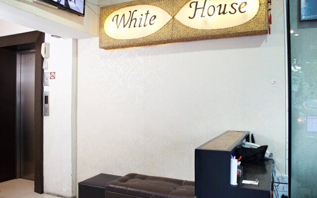 White House Asoke Sukhumvit 18