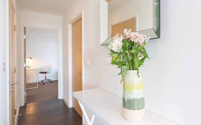 2 Bed Luxury Apartment in N. Greenwich