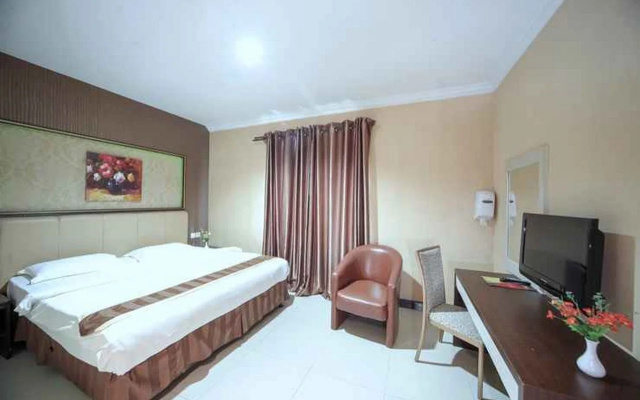 New Hollywood Hotel