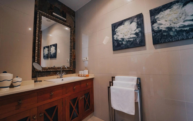 Villa con piscina a pie de playa