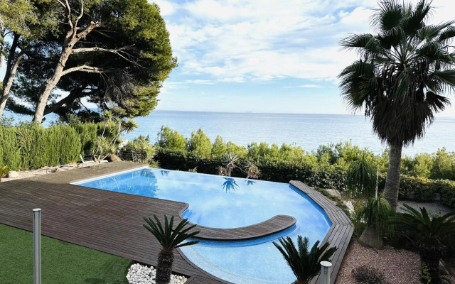 A001 - Villa de lujo en primera línea de mar