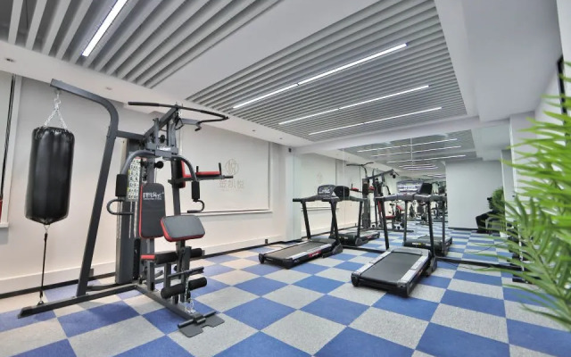 Holiday Inn Golden Hyatt (Yanji Yanbian University Department Store)