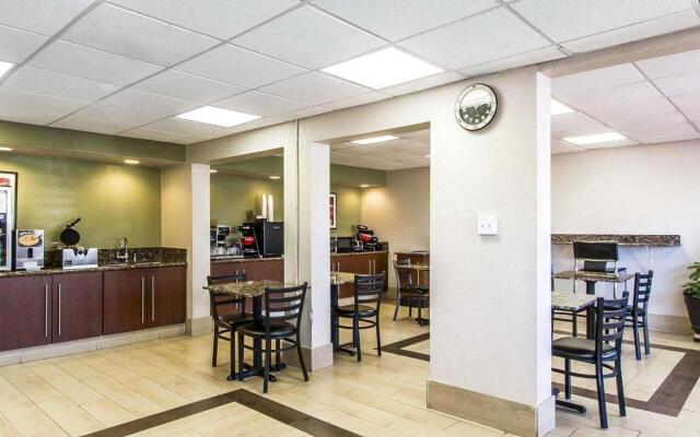 Econo Lodge And Suites Bricktown