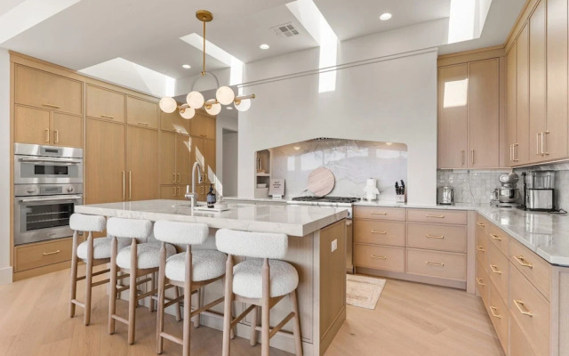 Black Desert Retreat 4 Bedroom Home