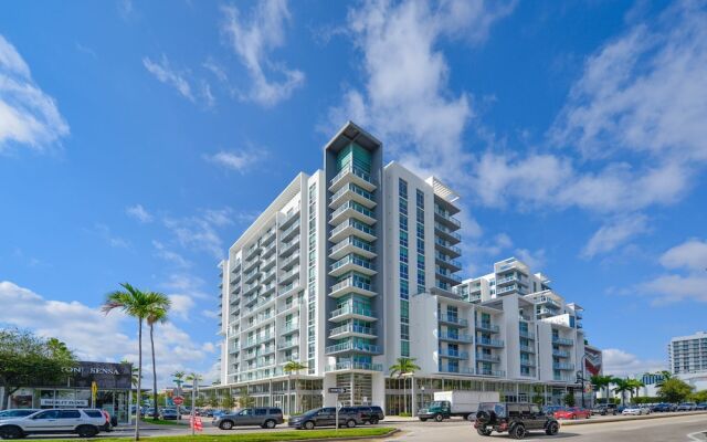 Luxury Condo with Den at Design District