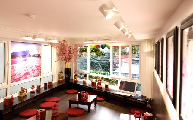 Tomodachi House