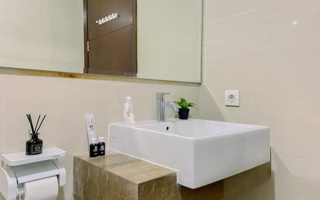 Homey And Modern 2Br At Casa Grande Residence Apartment