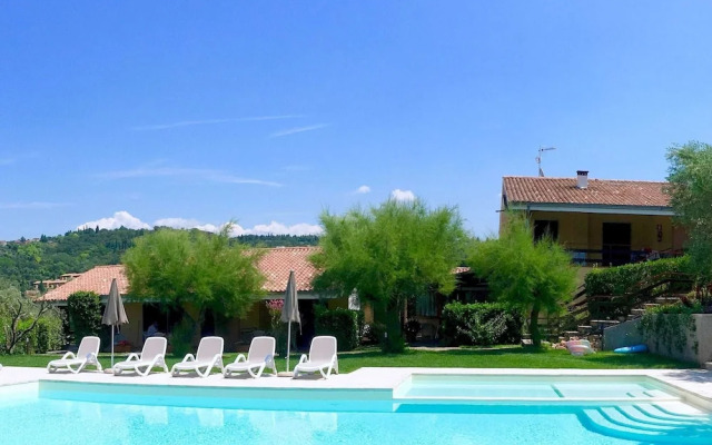 Comfortable Apartment in Garda With Swimming Pool