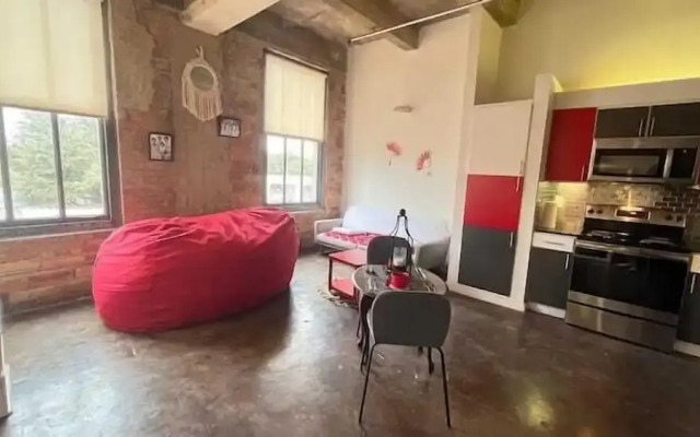 Artistico-Styled Studio Loft Sleeps 5