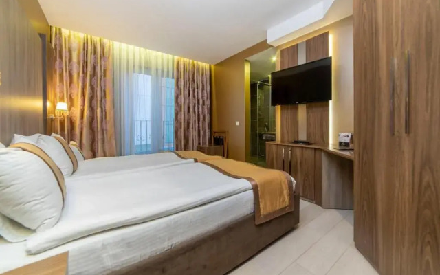 Royal Capital Hotel