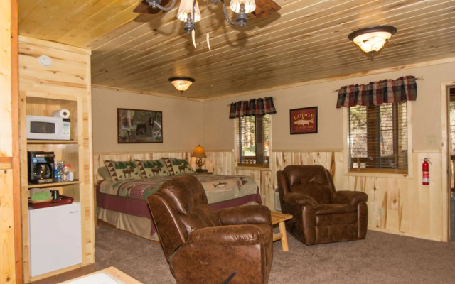 Upper Canyon Inn & Cabins