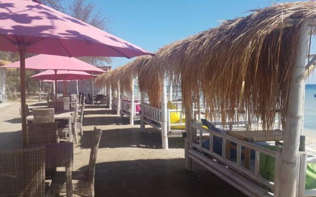Meno Mojo Beach Resort