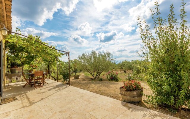 Detached Holiday Home Near the Truffle Capital of Aups, With a Shared Swimming Pool