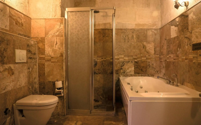 Maccan Cave Hotel