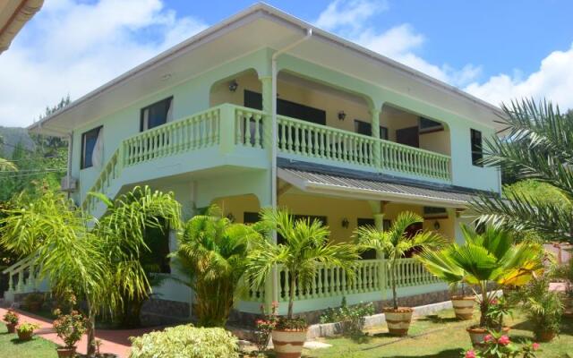 Green Palm Self Catering Apartments and Chalets