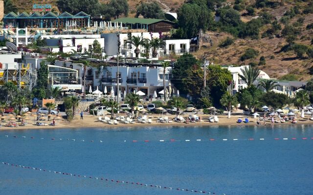 Tropicana Beach Apartments