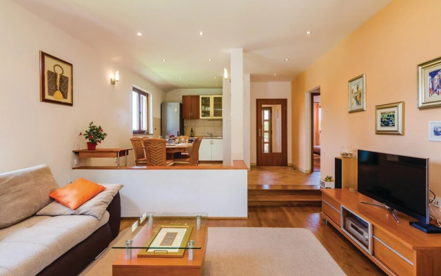 Two-Bedroom Apartment Gruda with an Outdoor Swimming Pool 08