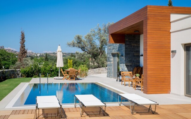 Important Group Villa Green