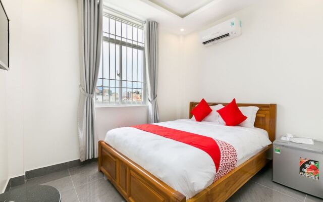 OYO 365 Rose Hotel