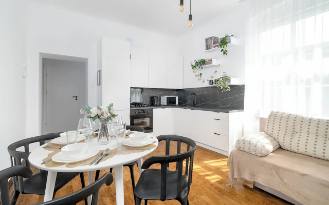Poznan Apartment With Parking by Renters