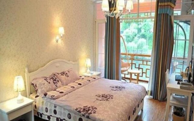 Fenghuang Happy Hotel