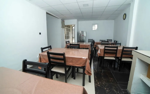 OYO 575 White Rose Residence