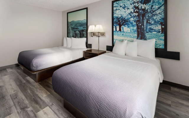 Super 8 by Wyndham Latham/Albany Airport