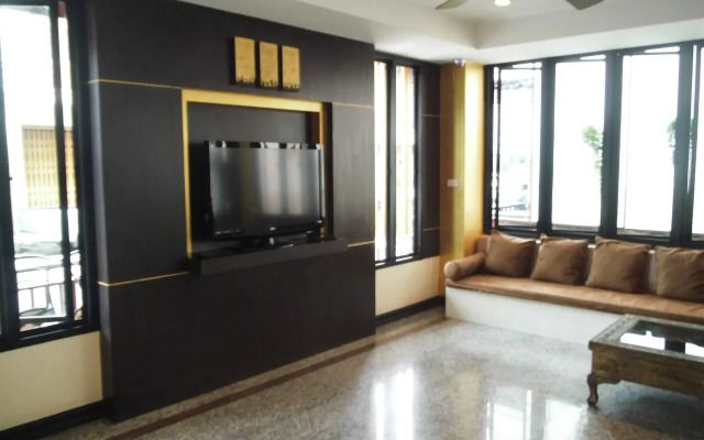 Baan Chalelarn Hotel