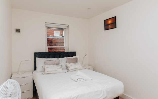 Henley Town Centre With Parking - From 110 Per Night