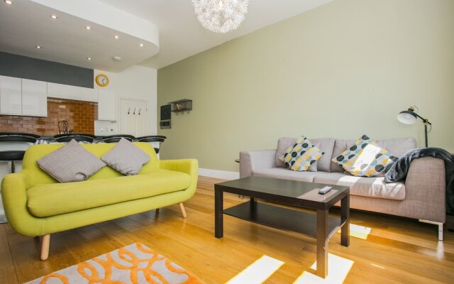 Three Bedroom Apartment in Willesden Green
