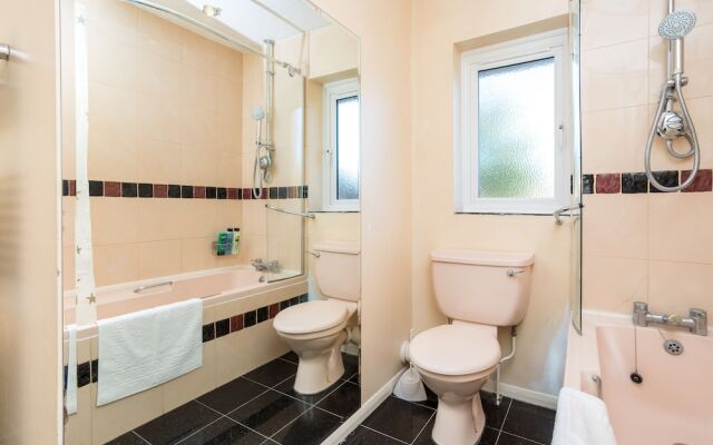 Oscar Owen - Graveney House