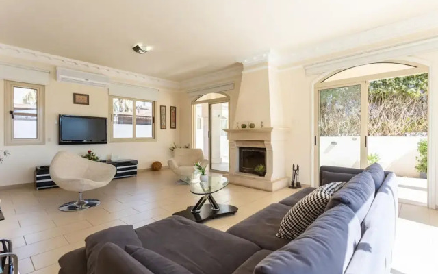 Villa Meli With 3 Bedrooms and 3 Bathrooms